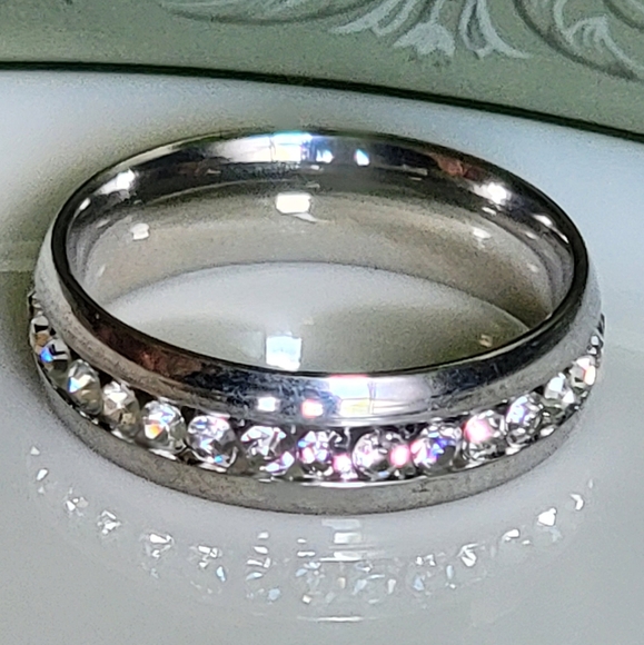 Fashion Jewelry Jewelry - Titanium Ring/band with rhinestones.  Unisex. Size 8 NWT*